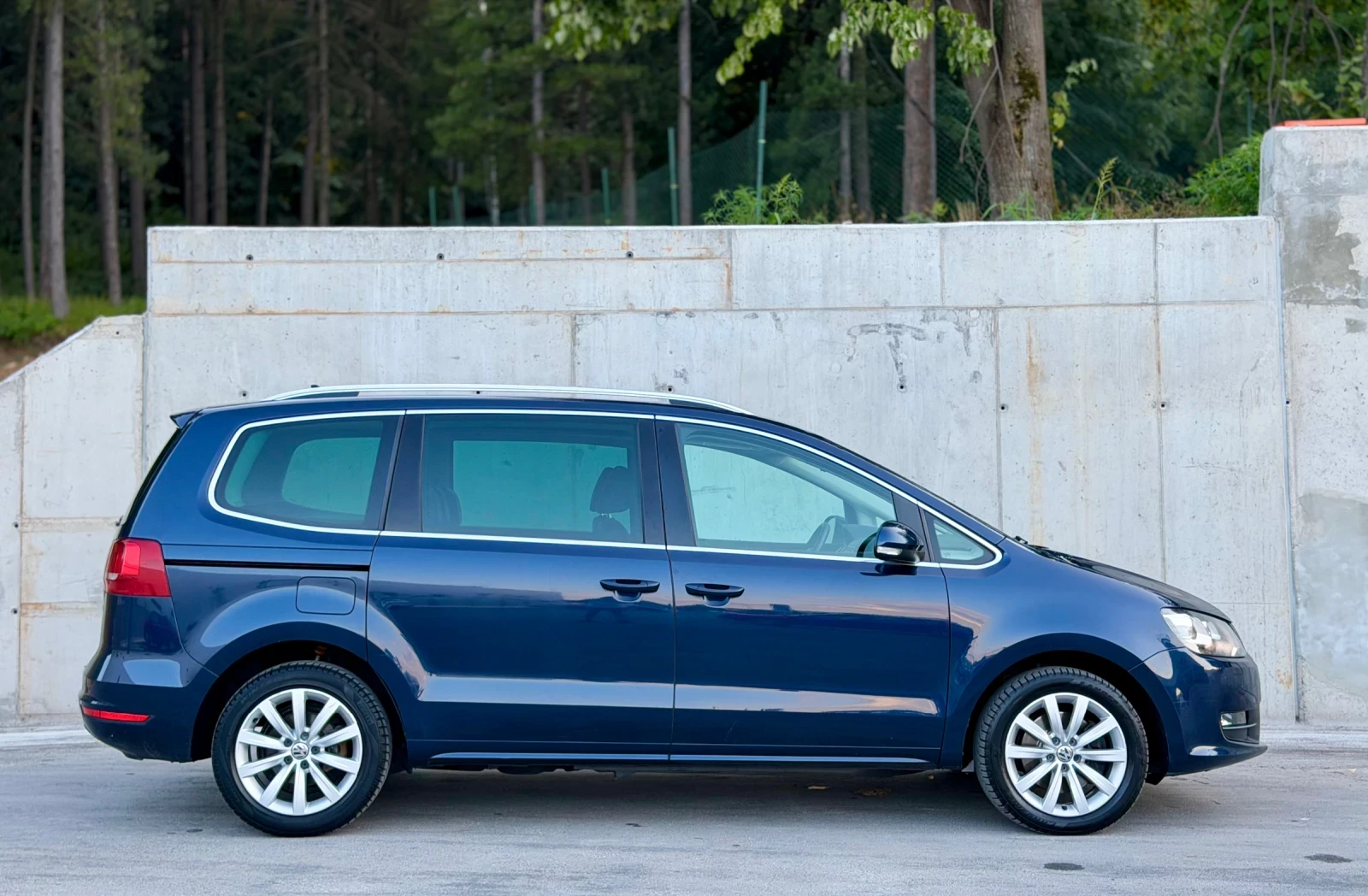 VW Sharan 2.0TDi~170hp~DSG~KEYLESS GO, снимка 4 - Автомобили и джипове - 55809843