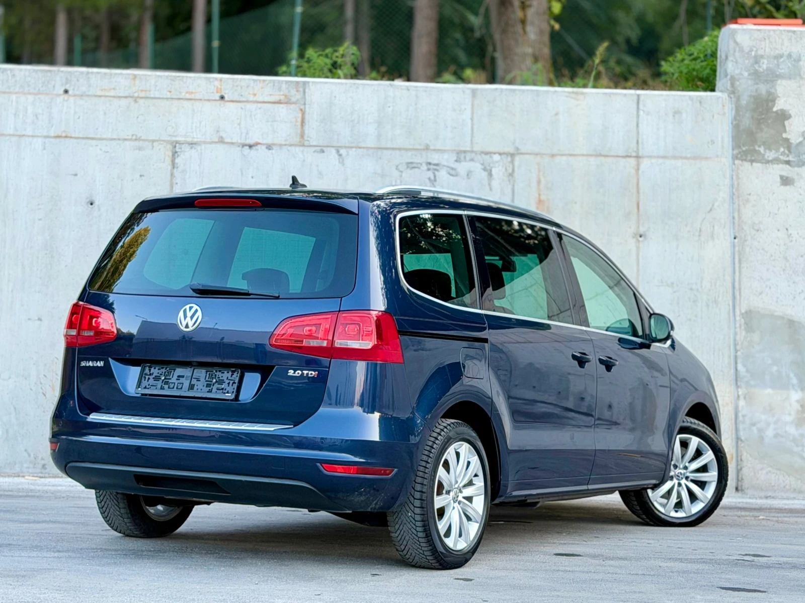 VW Sharan 2.0TDi~170hp~DSG~KEYLESS GO, снимка 5 - Автомобили и джипове - 55809843