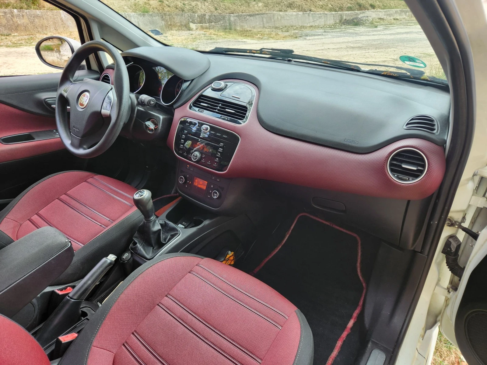 Fiat Punto 1.3 multijet, снимка 8 - Автомобили и джипове - 55874344