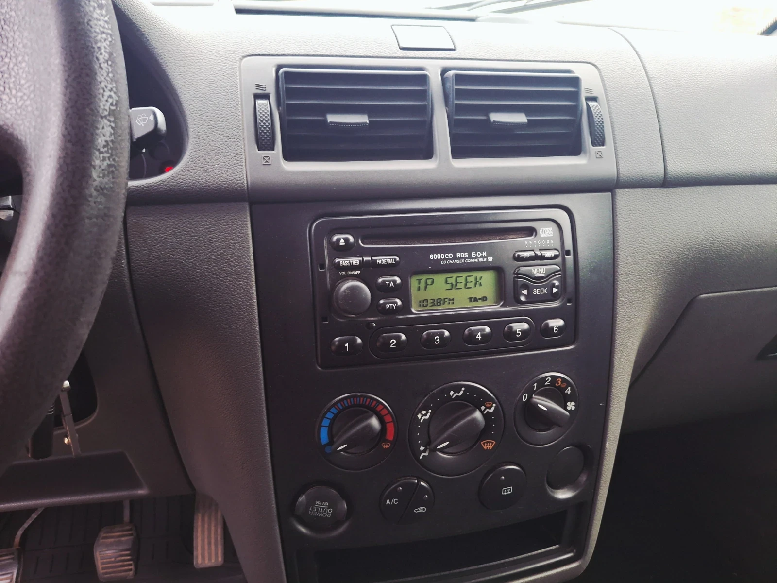 Ford Connect 1.8tdci.пътн., снимка 12 - Автомобили и джипове - 56295868