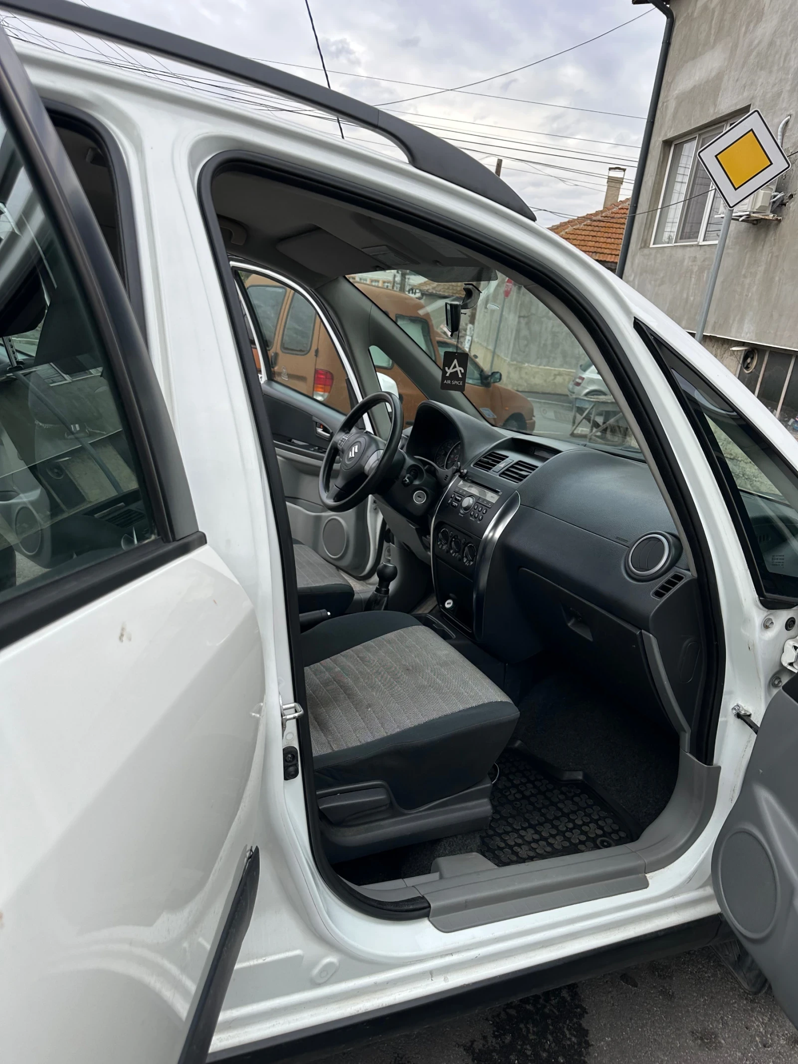 Suzuki SX4, снимка 9 - Автомобили и джипове - 56555328