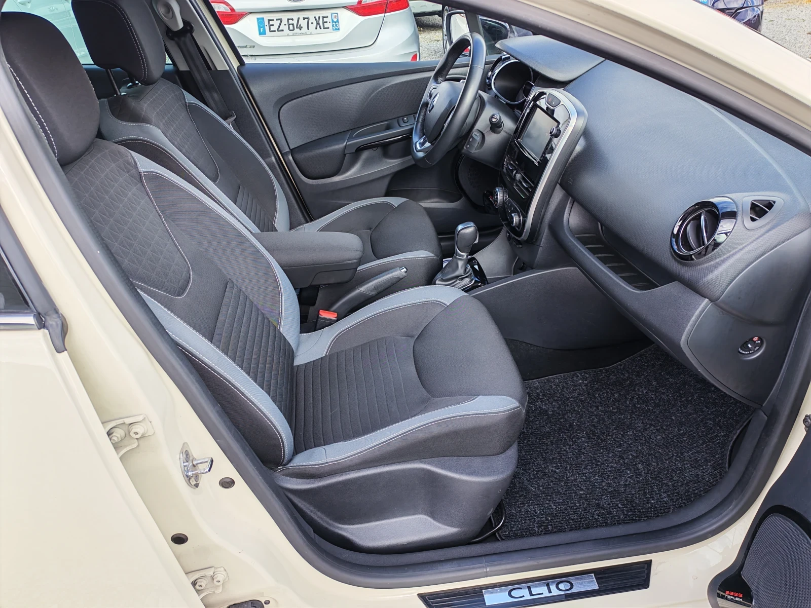 Renault Clio 1.5 Dci Avtomat, снимка 13 - Автомобили и джипове - 56728219