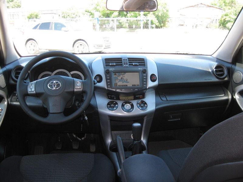 Toyota Rav4 2.0 VVT-I, снимка 11 - Автомобили и джипове - 45865335
