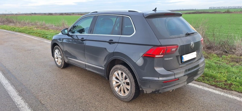 VW Tiguan 2.0 TDI 4Motion / Bluemotion - Digital, снимка 8 - Автомобили и джипове - 52747027
