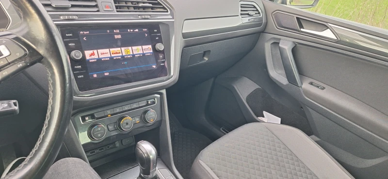 VW Tiguan 2.0 TDI 4Motion / Bluemotion - Digital, снимка 10 - Автомобили и джипове - 52747027