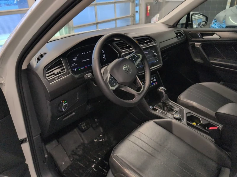 VW Tiguan * Comfortline * CARFAX * БЕЗ ПЪРВОНАЧАЛНА ВНОСКА, снимка 4 - Автомобили и джипове - 52940997