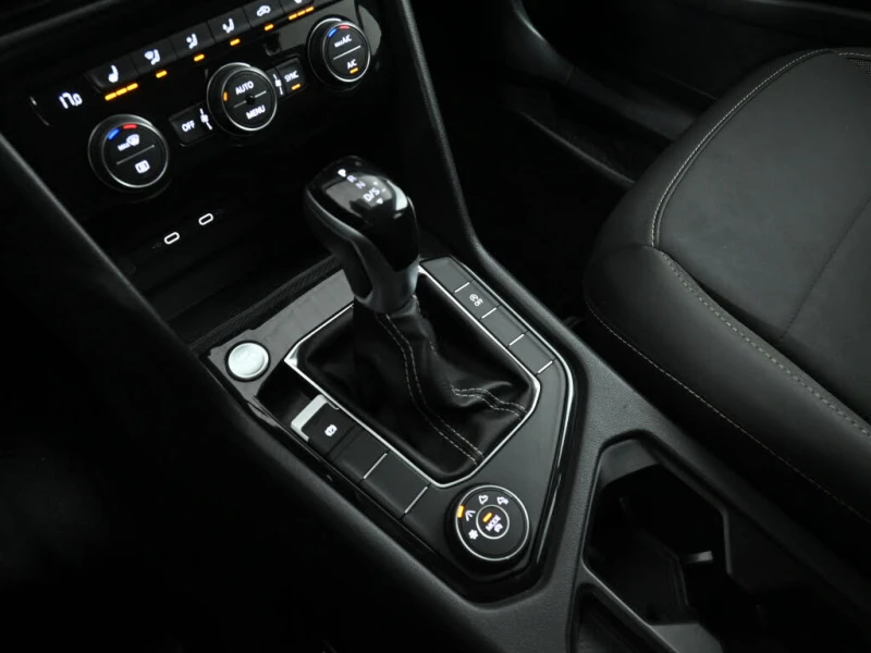 VW Taos Comfortline 4Motion* АвтоКредит* (Цена до БГ) , снимка 8 - Автомобили и джипове - 53403779