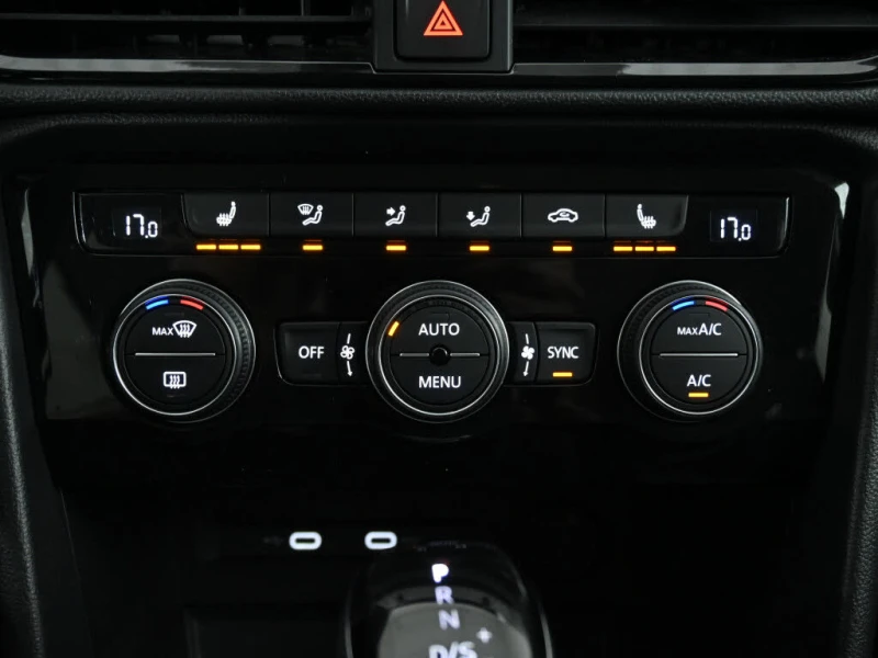 VW Taos Comfortline 4Motion* АвтоКредит* (Цена до БГ) , снимка 14 - Автомобили и джипове - 53403779