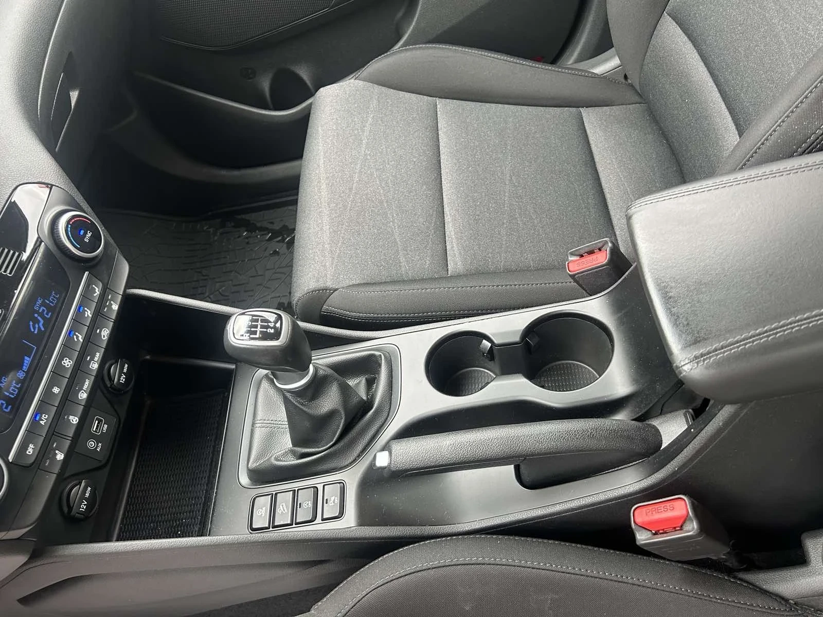 Hyundai Tucson 1.6CRDI 4x4 - изображение 10