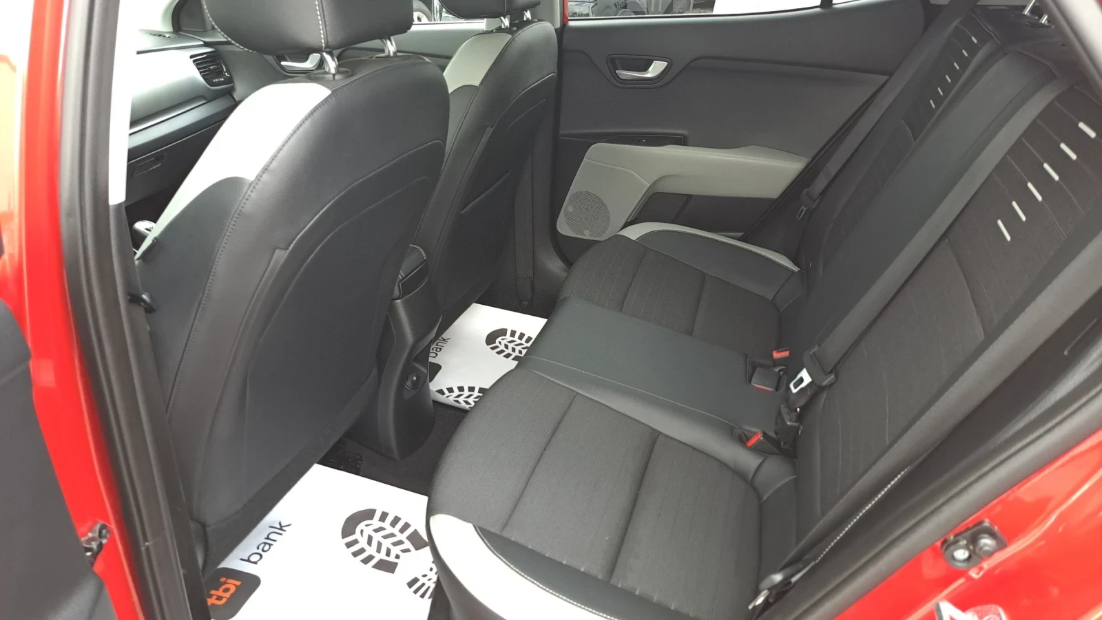 Kia Stonic 1.6 CRDI, снимка 12 - Автомобили и джипове - 54741811