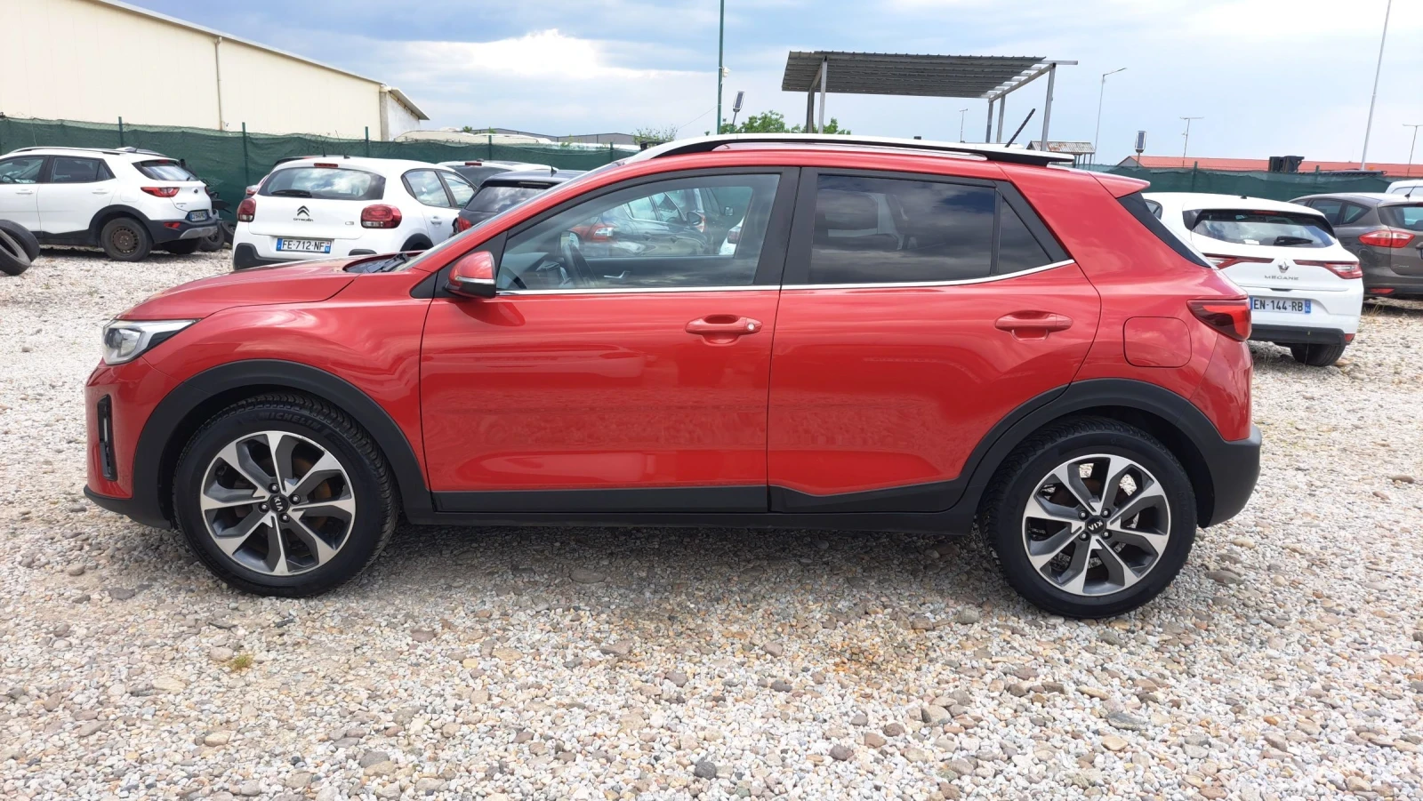 Kia Stonic 1.6 CRDI, снимка 3 - Автомобили и джипове - 54741811