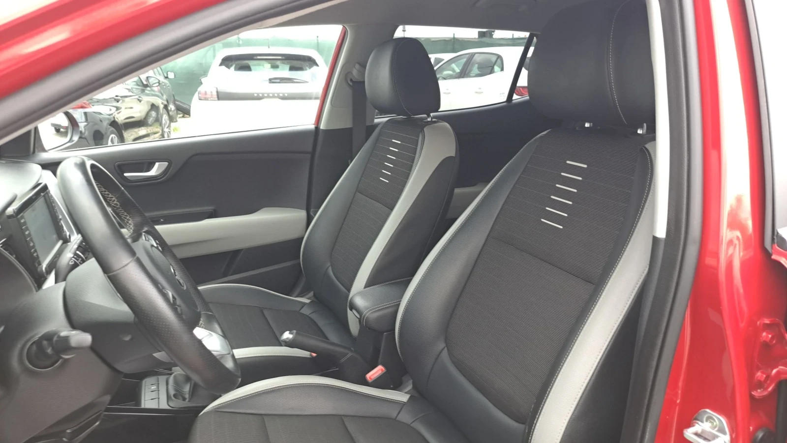 Kia Stonic 1.6 CRDI, снимка 11 - Автомобили и джипове - 54741811