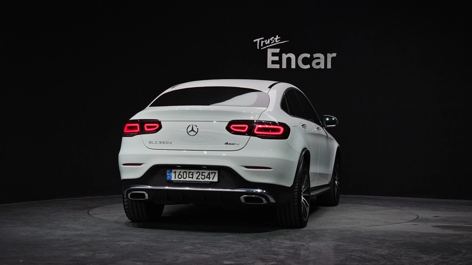 Mercedes-Benz GLC 220 4MATIC Coupe* FULL* ACCIDENT-FREE* , снимка 4 - Автомобили и джипове - 56003635