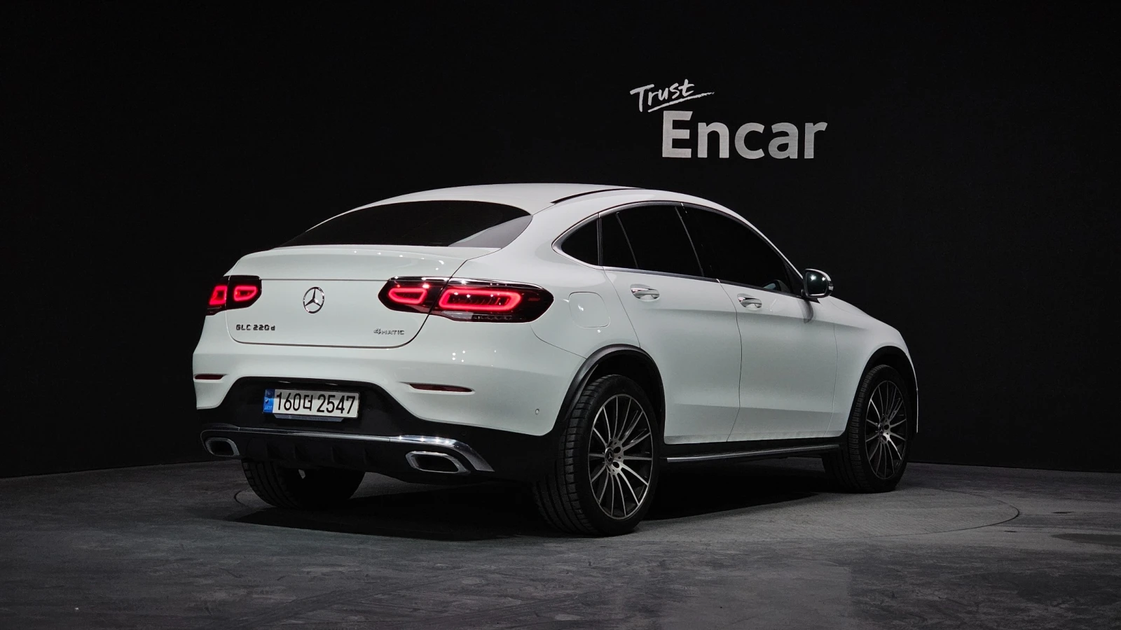 Mercedes-Benz GLC 220 4MATIC Coupe* FULL* ACCIDENT-FREE* , снимка 2 - Автомобили и джипове - 56003635