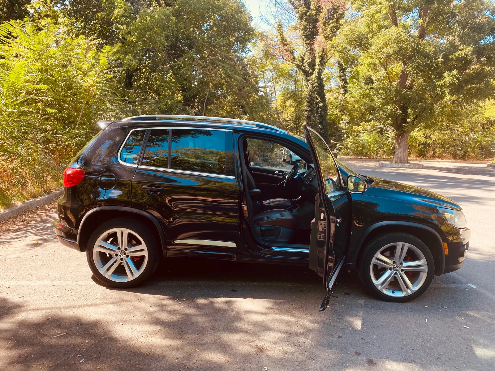 VW Tiguan, снимка 11 - Автомобили и джипове - 56346645
