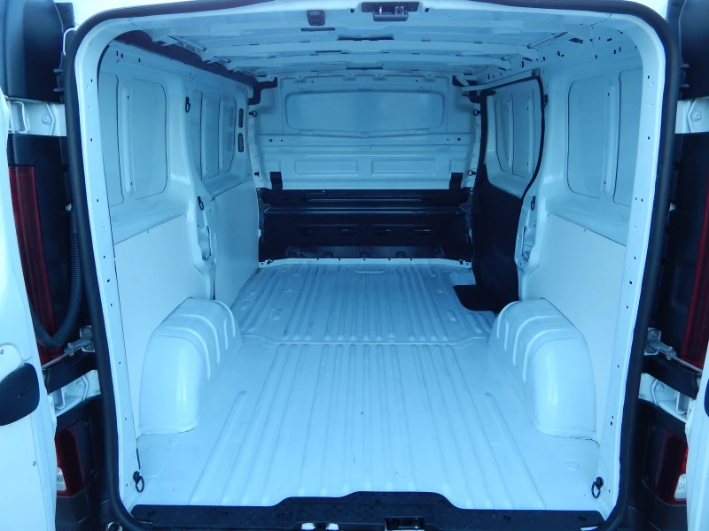 Renault Trafic 1.6DCI* OТЛИЧНА* EURO 6B* , снимка 9 - Бусове и автобуси - 51338195