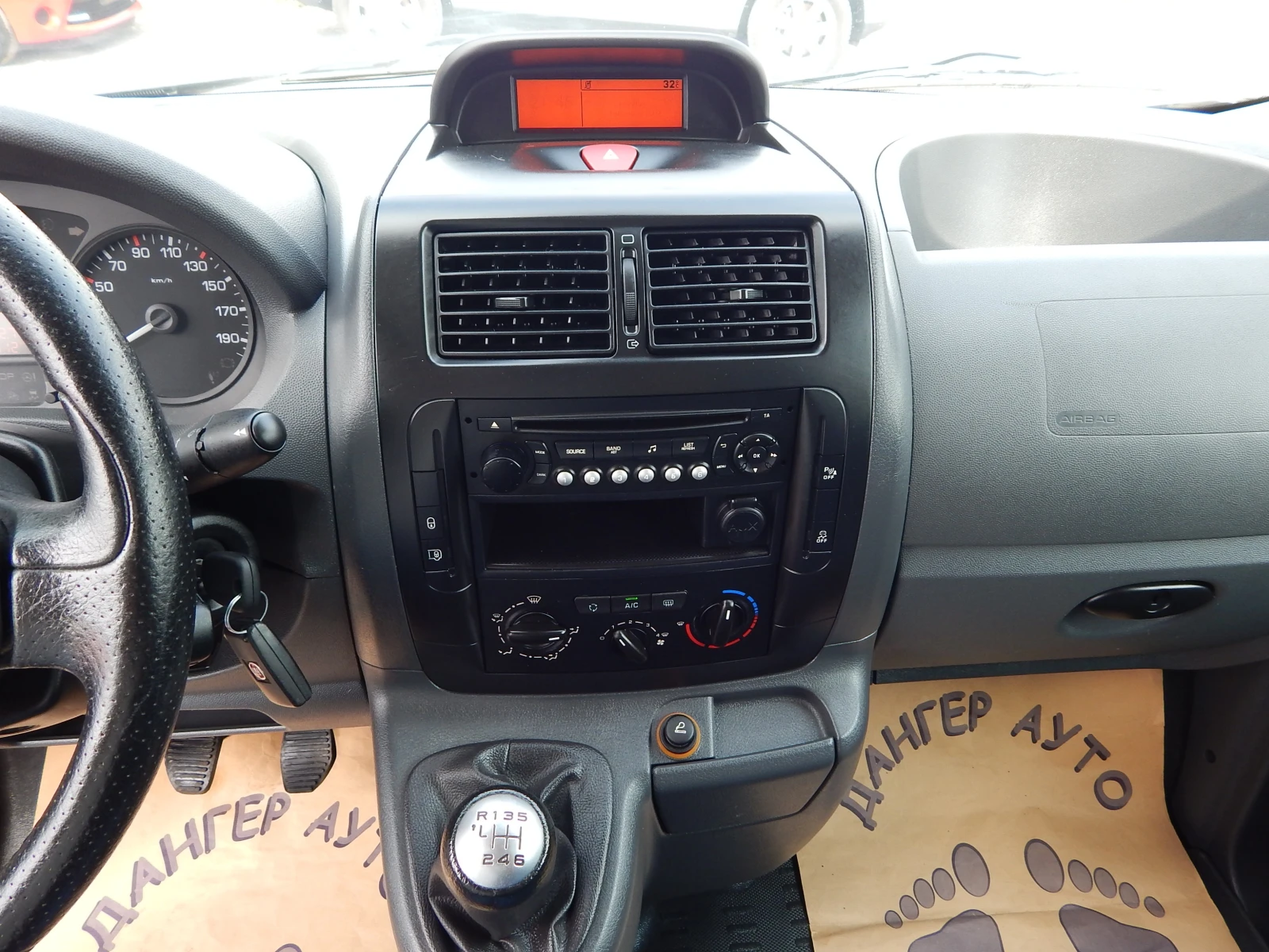 Peugeot Expert 2.0D* 165коня* 228000km.* , снимка 15 - Бусове и автобуси - 55651176