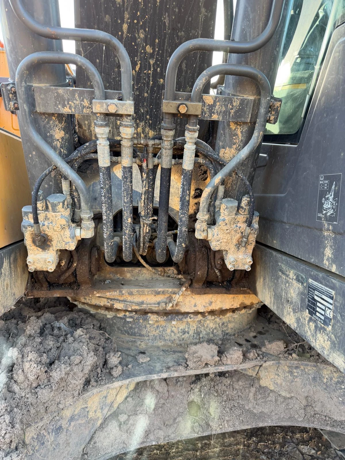 Багер Volvo EC 220 EL + 3 КОФИ ЛИЗИНГ, снимка 11 - Индустриална техника - 54194850