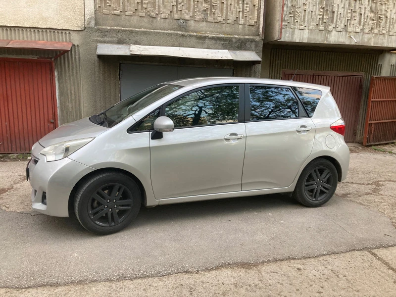 Toyota Verso S 1.33 VVTI, снимка 4 - Автомобили и джипове - 48456396