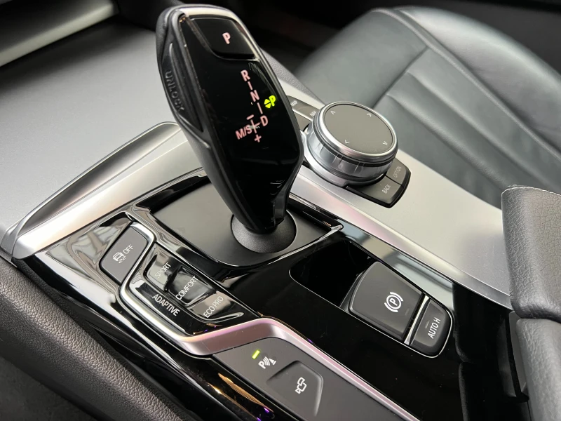 BMW 530 x-Drive* Head-up* 360 Cam* Adaptive, снимка 11 - Автомобили и джипове - 51673112