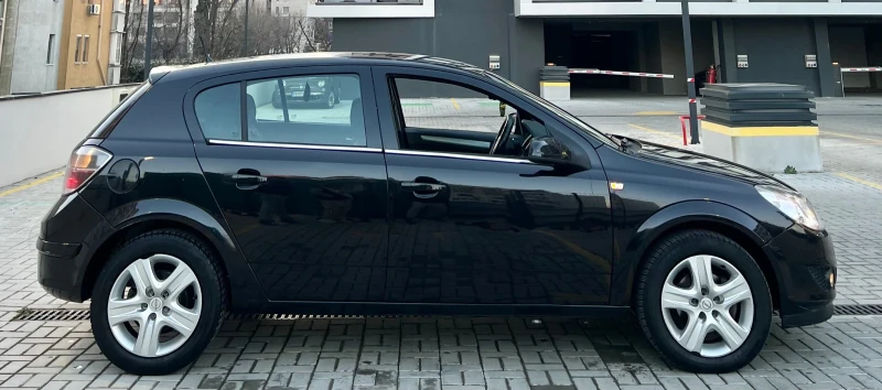 Opel Astra 1.7D 2010г Фейслифт, снимка 6 - Автомобили и джипове - 53181569