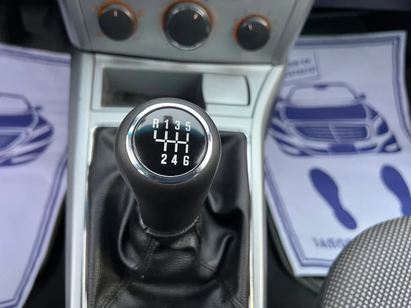 Opel Astra 1.7D 2010г Фейслифт, снимка 11 - Автомобили и джипове - 53181569