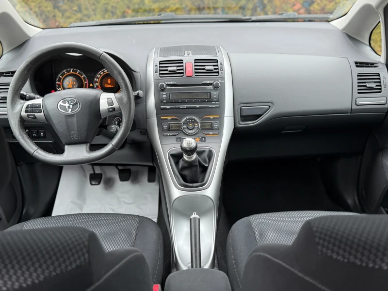 Toyota Auris 1.6-132 К.С ФЕЙСЛИФТ/ ОТЛИЧНО СЪСТОЯНИЕ 6 СКОРОСТИ, снимка 9 - Автомобили и джипове - 53392245