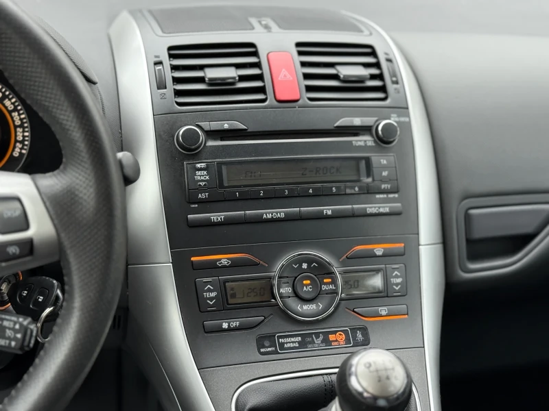 Toyota Auris 1.6-132 К.С ФЕЙСЛИФТ/ ОТЛИЧНО СЪСТОЯНИЕ 6 СКОРОСТИ, снимка 11 - Автомобили и джипове - 53392245