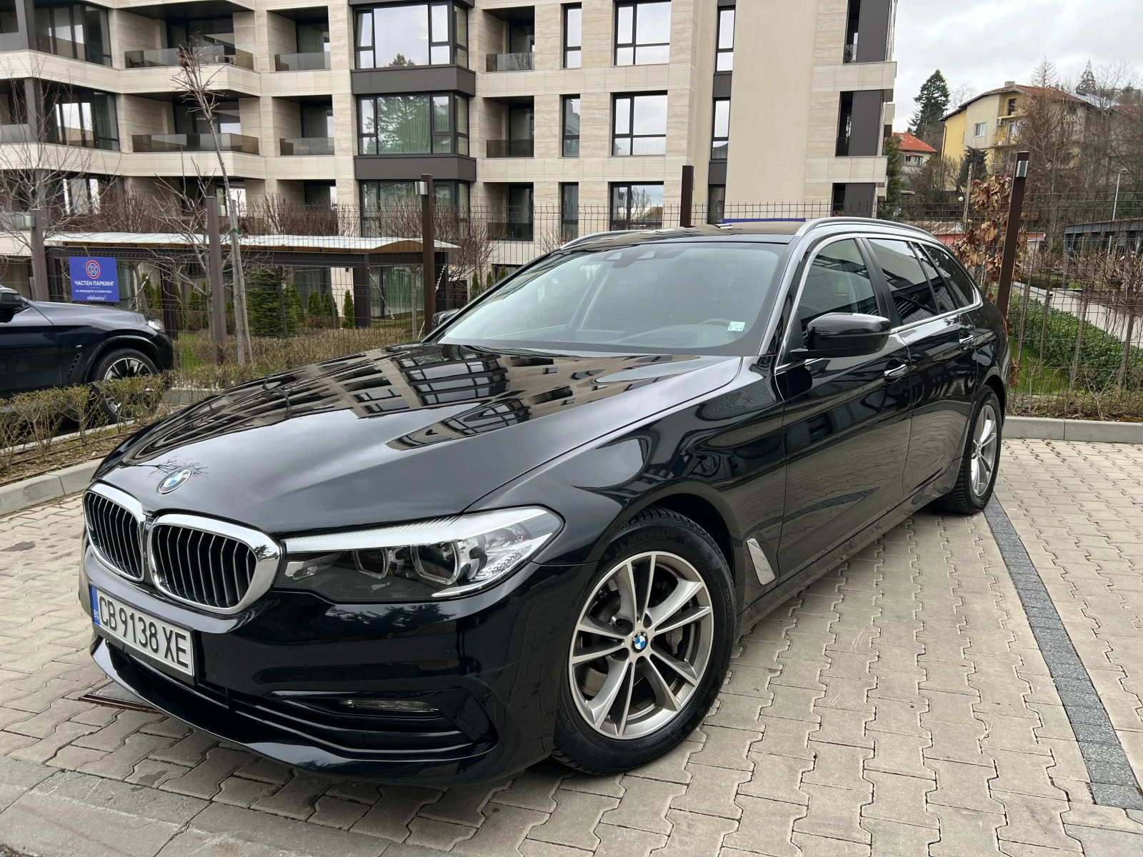 BMW 530 x-Drive* Head-up* 360 Cam* Adaptive, снимка 4 - Автомобили и джипове - 54117654