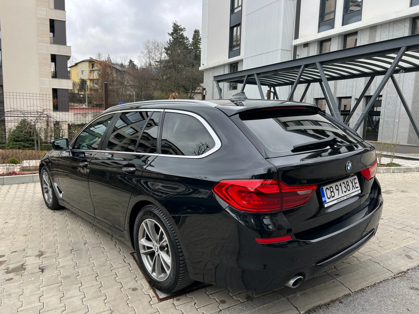 BMW 530 x-Drive* Head-up* 360 Cam* Adaptive, снимка 5 - Автомобили и джипове - 54117654