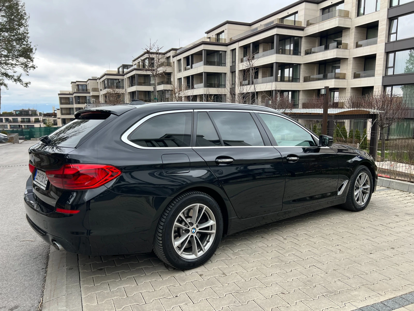 BMW 530 x-Drive* Head-up* 360 Cam* Adaptive, снимка 6 - Автомобили и джипове - 54117654