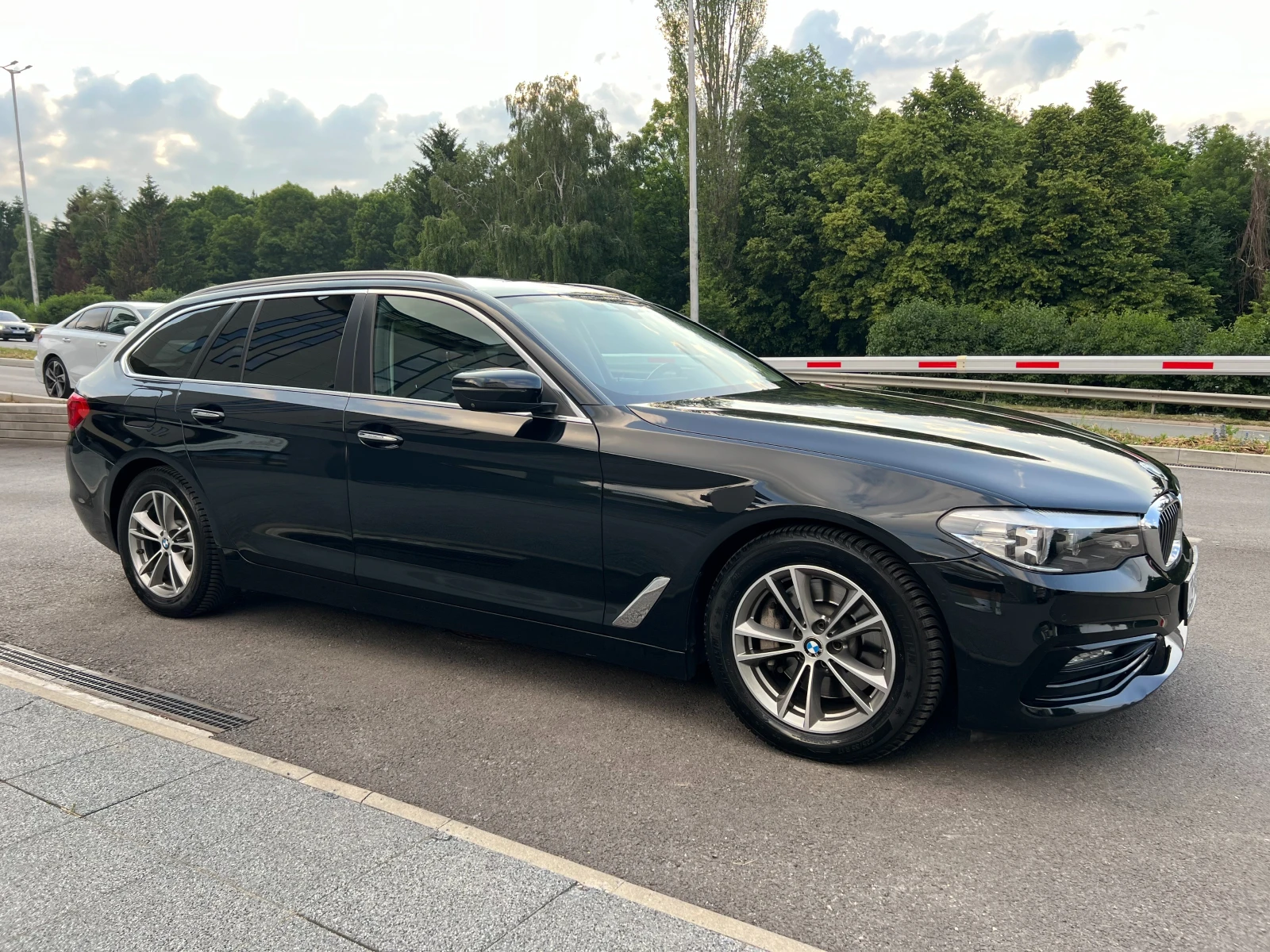BMW 530 x-Drive* Head-up* 360 Cam* Adaptive - изображение 3