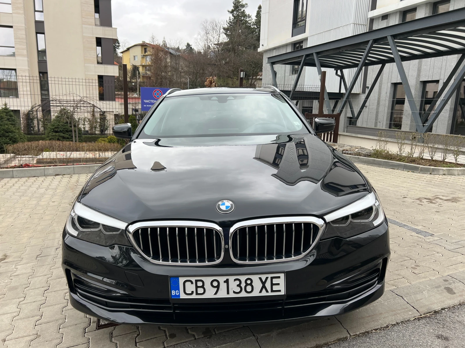 BMW 530 x-Drive* Head-up* 360 Cam* Adaptive, снимка 2 - Автомобили и джипове - 54829399