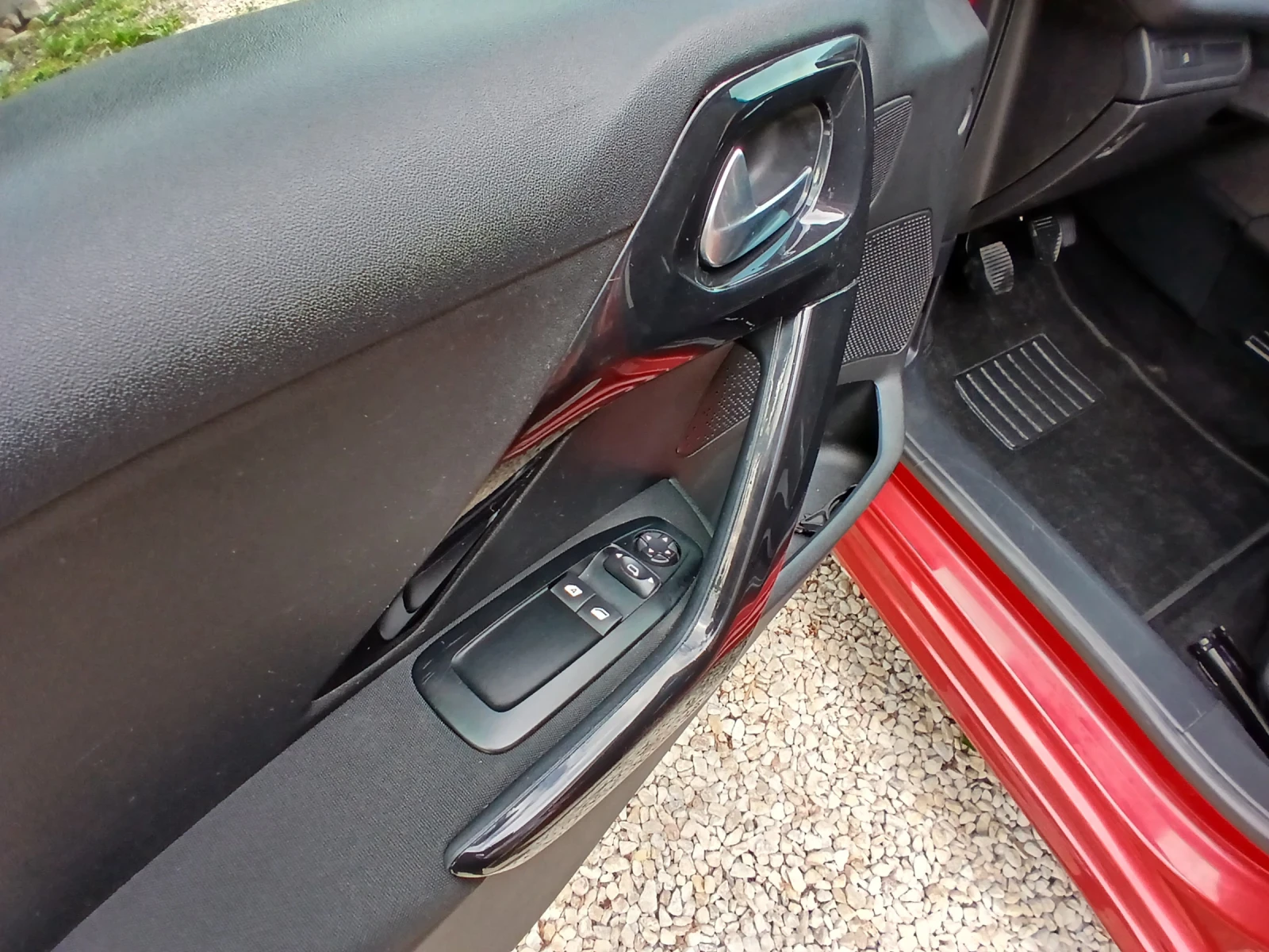 Peugeot 208 1.4/67к./ Перфектно състояние! - изображение 6