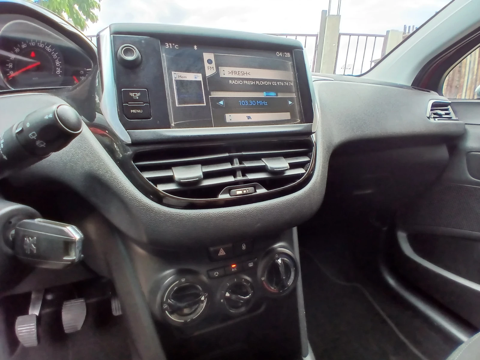 Peugeot 208 1.4/67к./ Перфектно състояние! - изображение 9