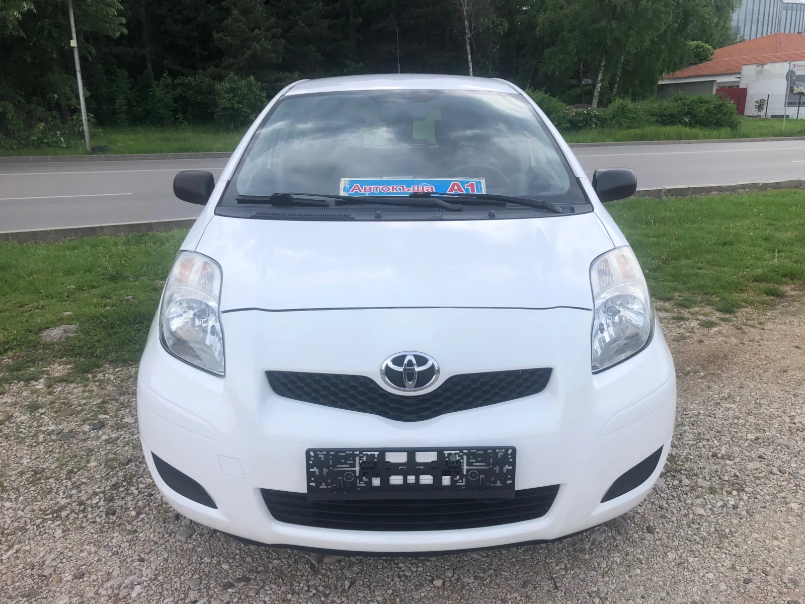 Toyota Yaris  - изображение 2