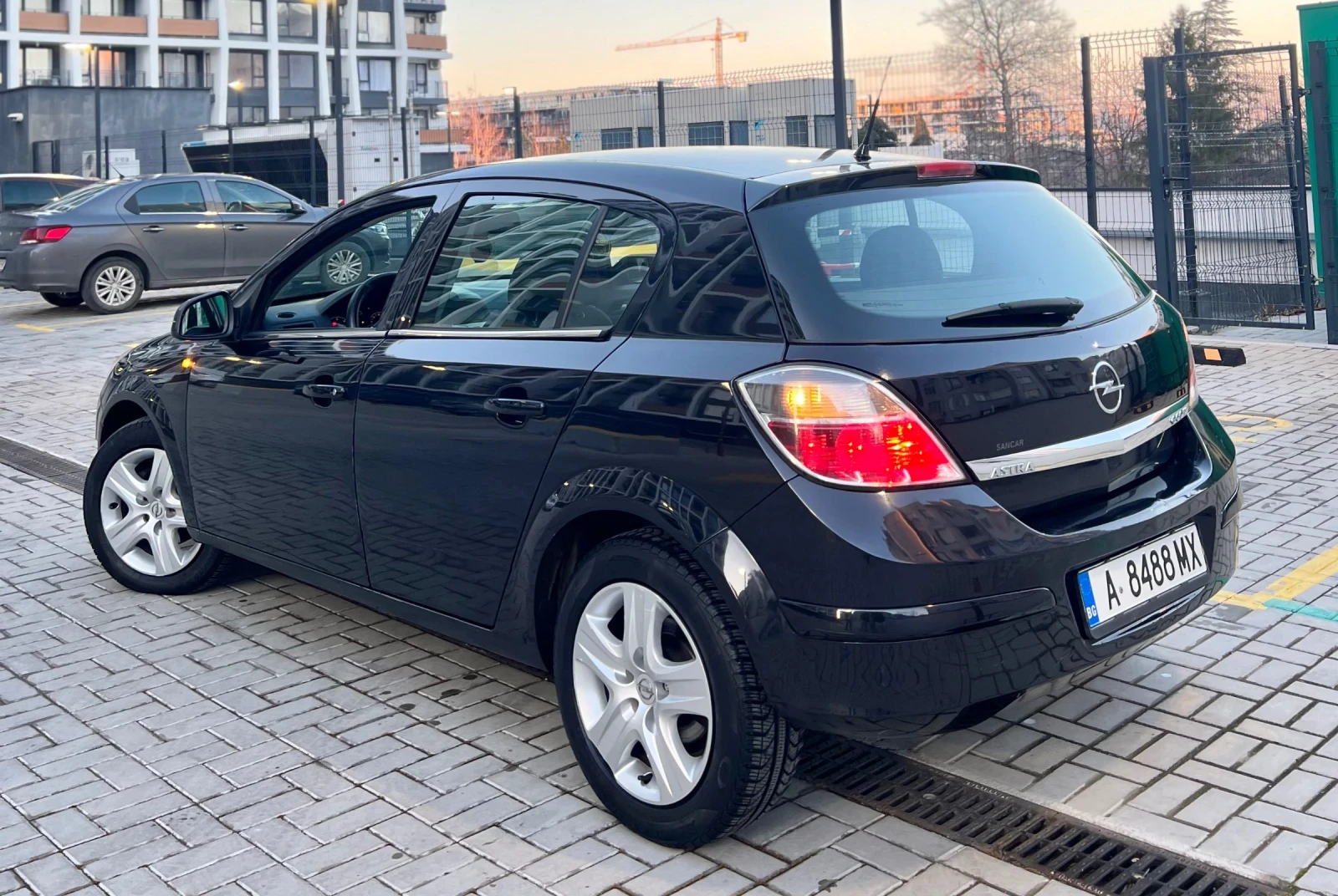 Opel Astra 1.7D 2010г Фейслифт - изображение 5