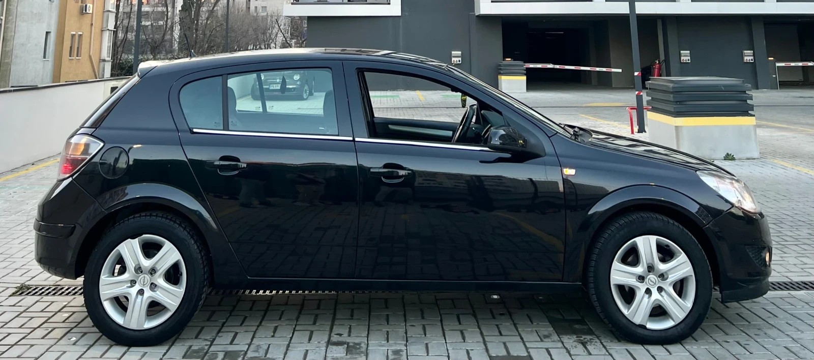 Opel Astra 1.7D 2010г Фейслифт - изображение 6