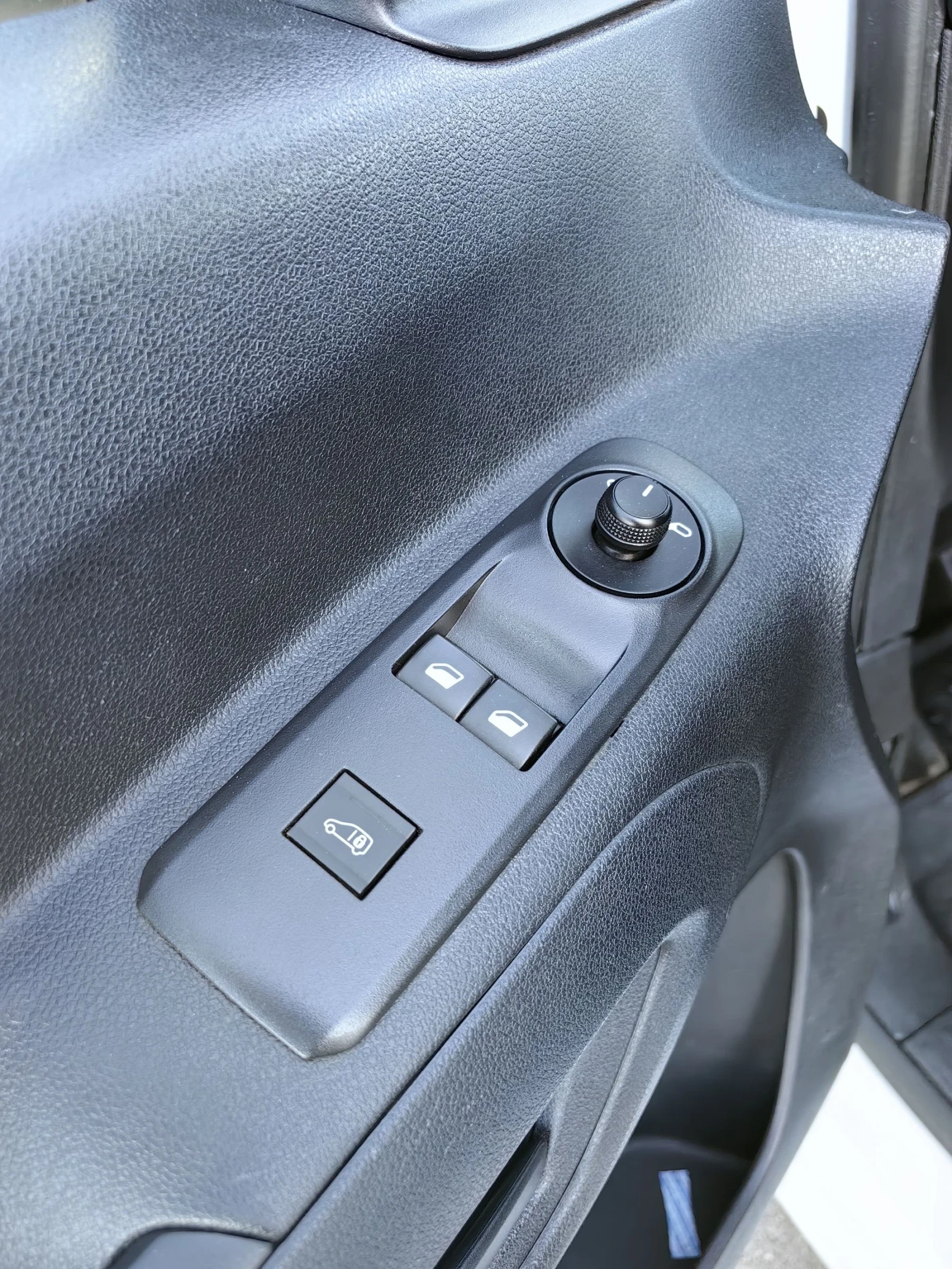 Peugeot Partner 1.5 HDI* EURO 6* N1, снимка 12 - Автомобили и джипове - 54221630