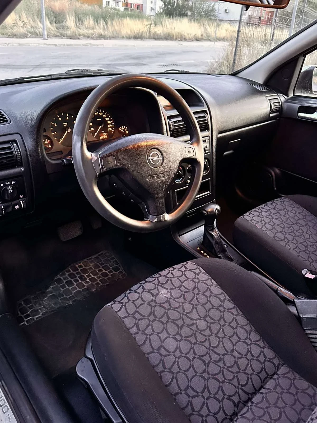 Opel Astra, снимка 6 - Автомобили и джипове - 54249275