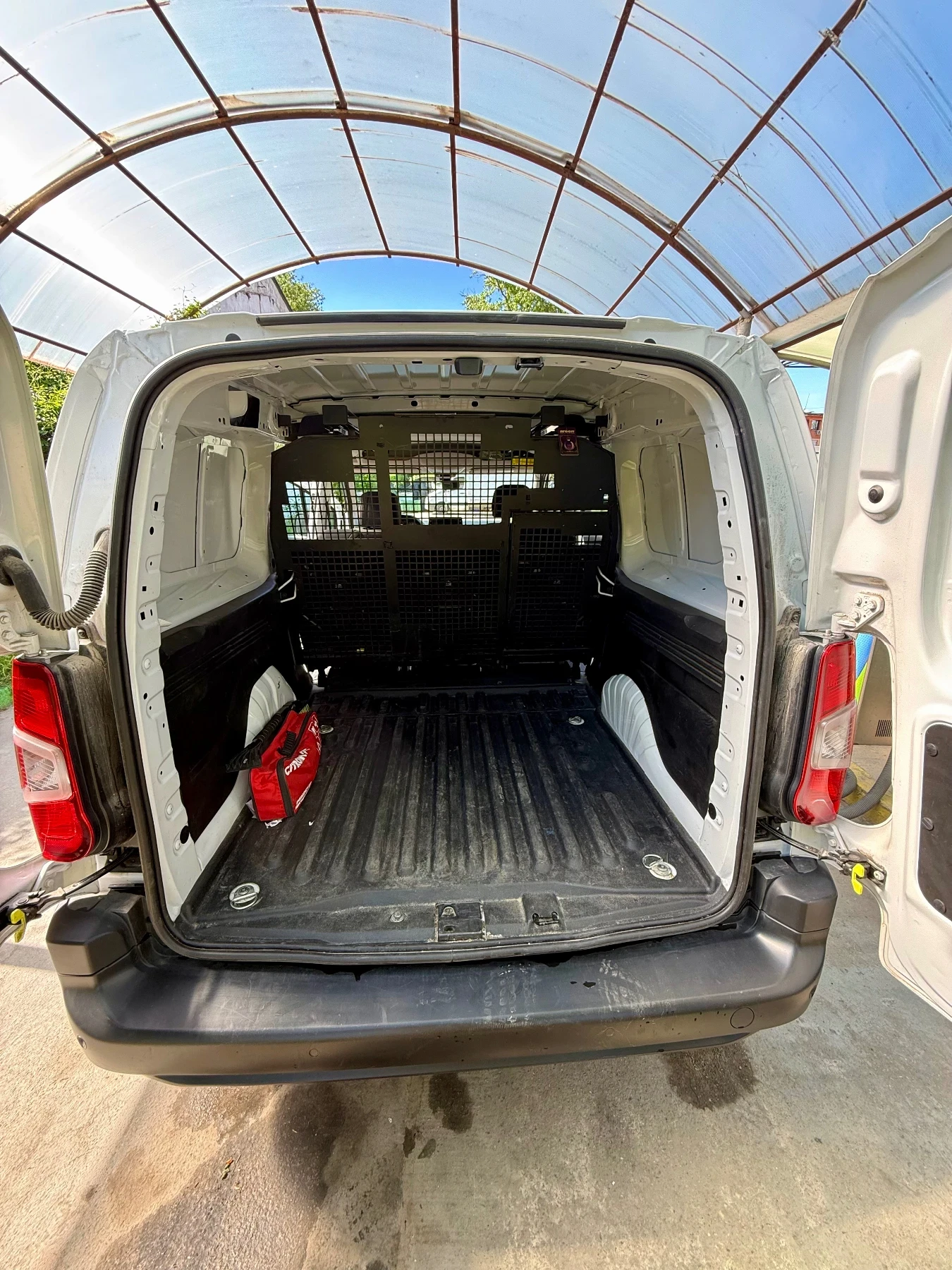 Peugeot Partner 1.5 HDI, снимка 9 - Автомобили и джипове - 54334816