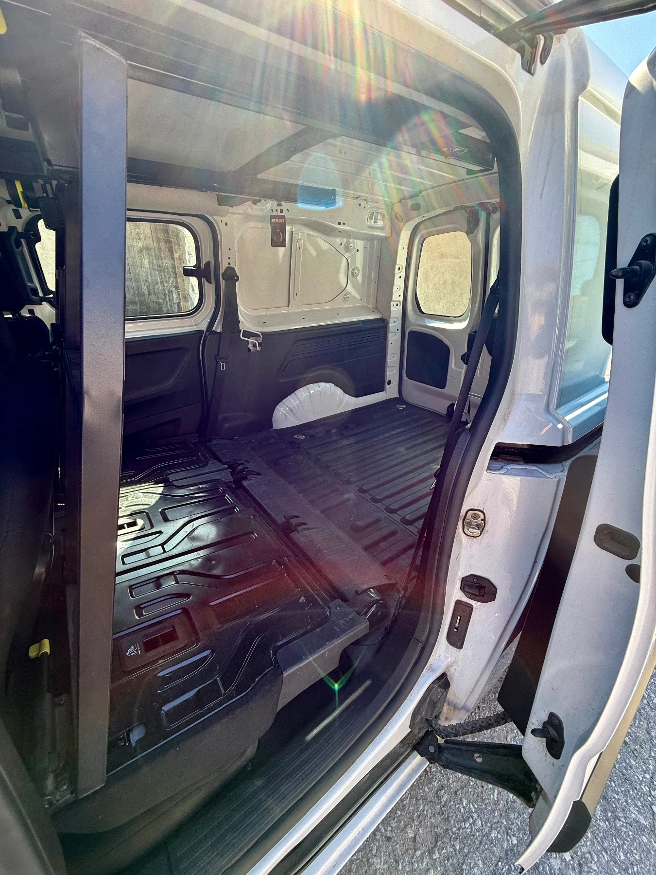 Peugeot Partner 1.5 HDI, снимка 14 - Автомобили и джипове - 54334816