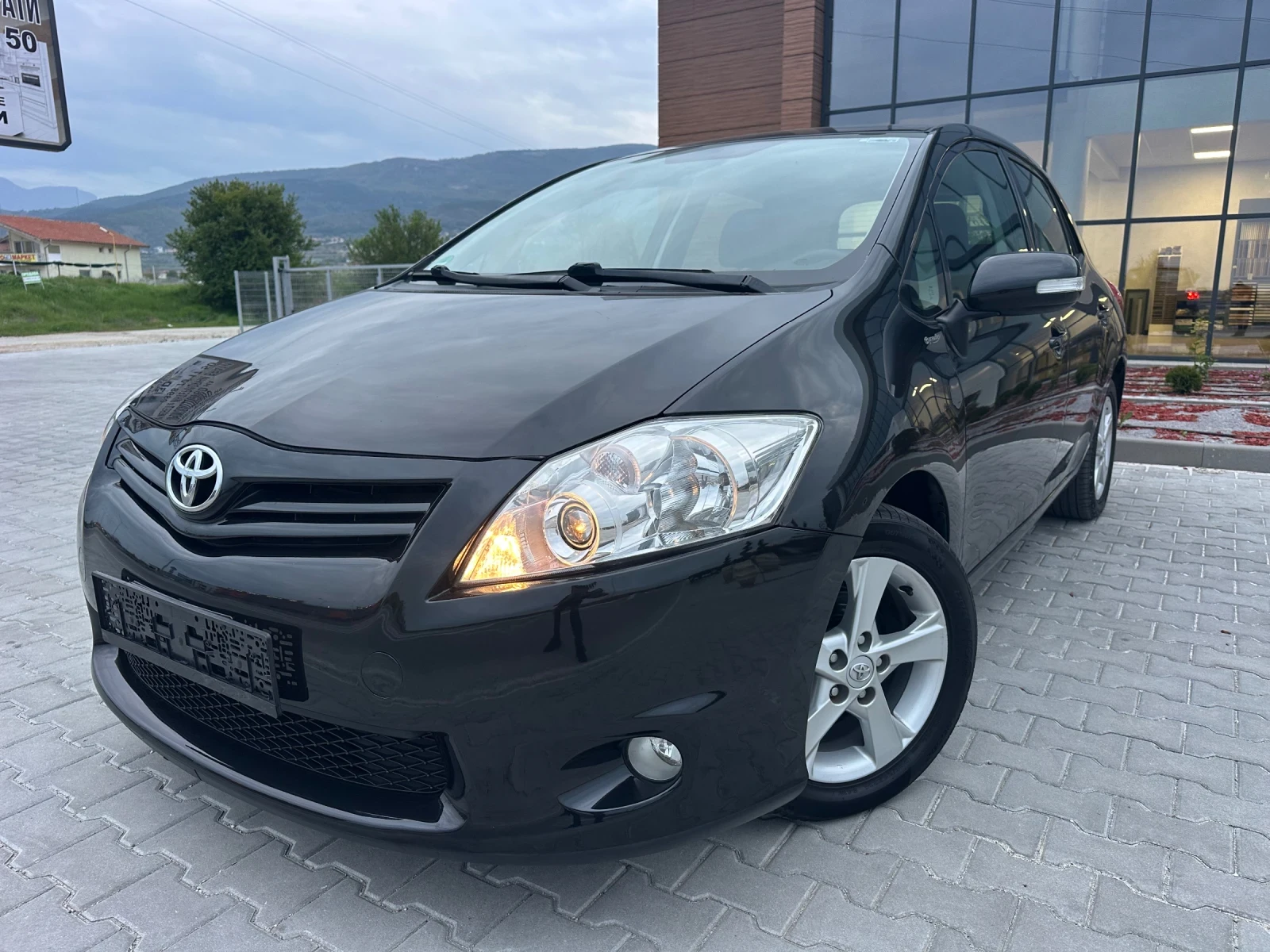 Toyota Auris 1.6Vvti/132кс/Facelift/Evro5/, снимка 2 - Автомобили и джипове - 54863371