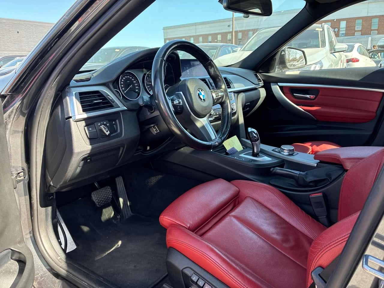 BMW 330 i xDrive M SPORT/ПОДГРЕВИ/ШИБИДАХ/OT BMW, снимка 7 - Автомобили и джипове - 54896909