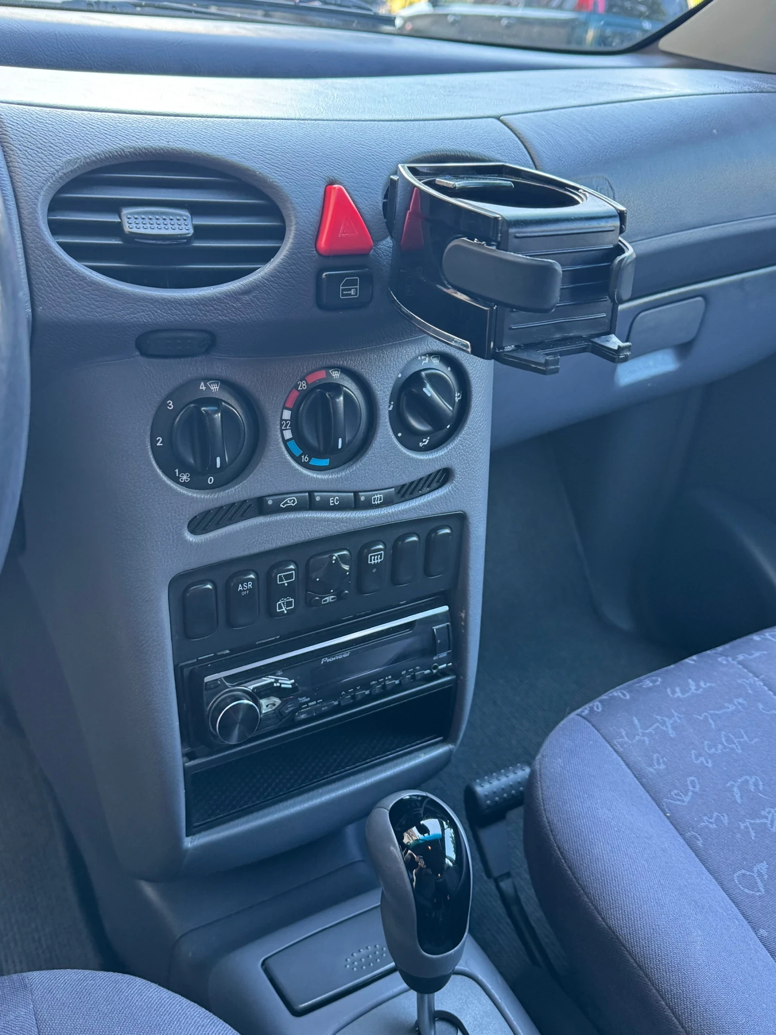 Mercedes-Benz A 190 1.9 110 HP, снимка 10 - Автомобили и джипове - 54962178