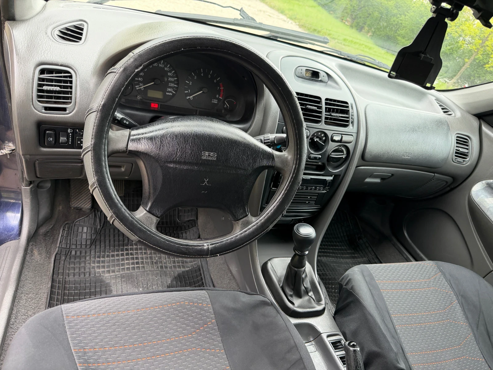 Mitsubishi Carisma 1.6, снимка 3 - Автомобили и джипове - 54998381