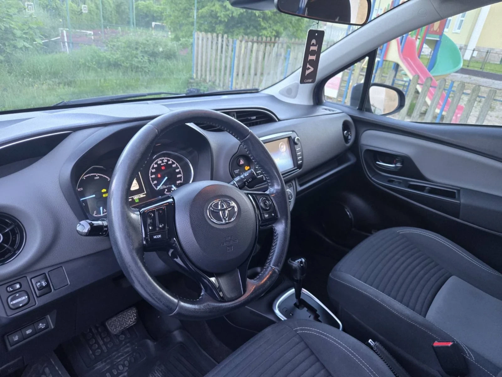 Toyota Yaris Хибрид , снимка 6 - Автомобили и джипове - 55190394