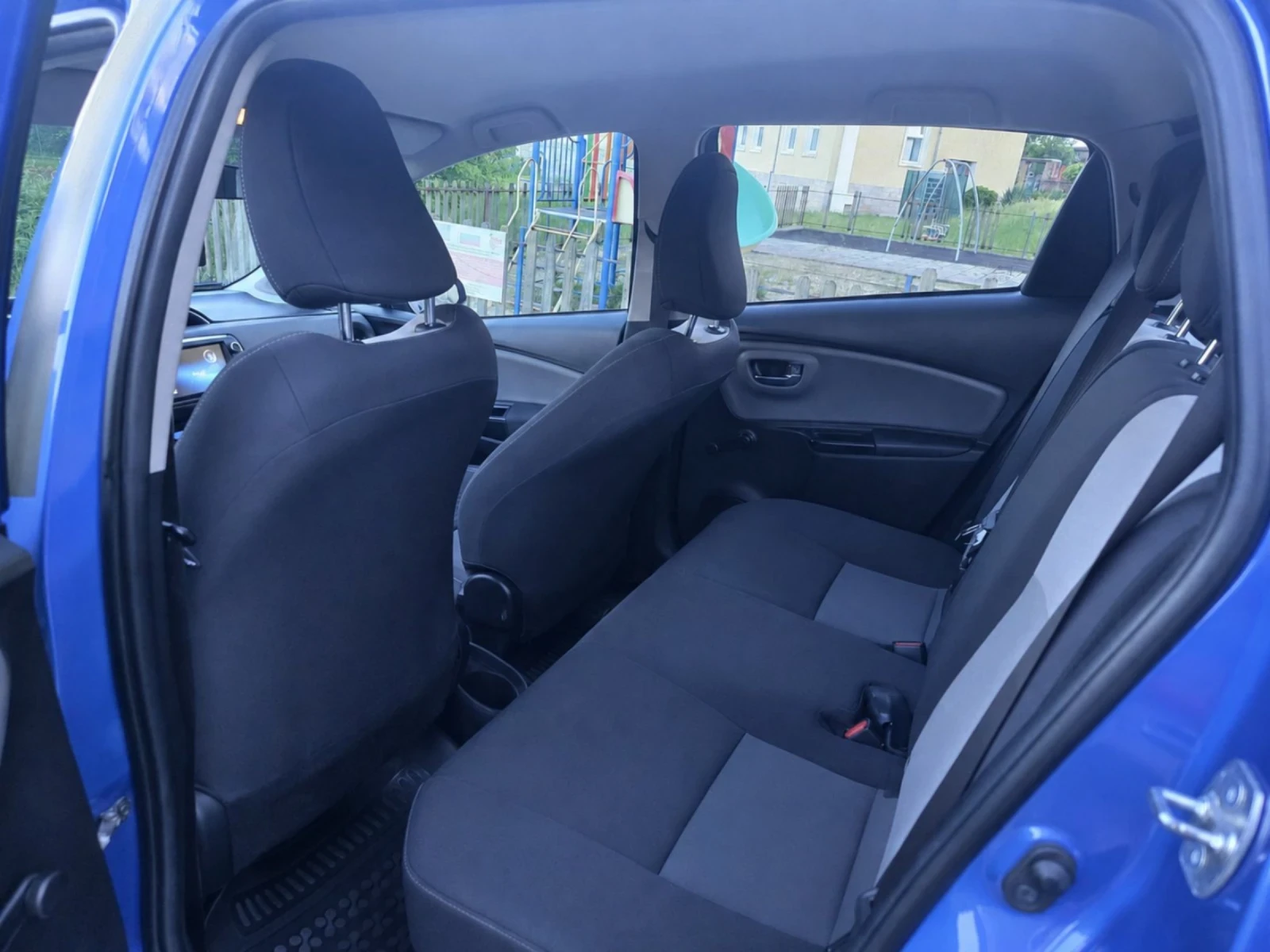 Toyota Yaris Хибрид , снимка 8 - Автомобили и джипове - 55190394