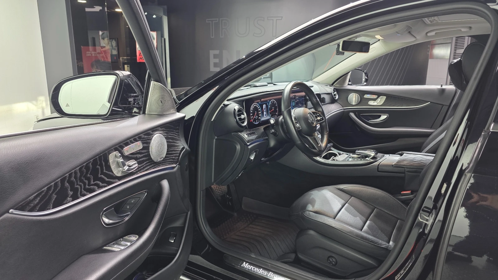 Mercedes-Benz E 300 КРАЙНА ЦЕНА ДО СОФИЯ, снимка 6 - Автомобили и джипове - 56166305
