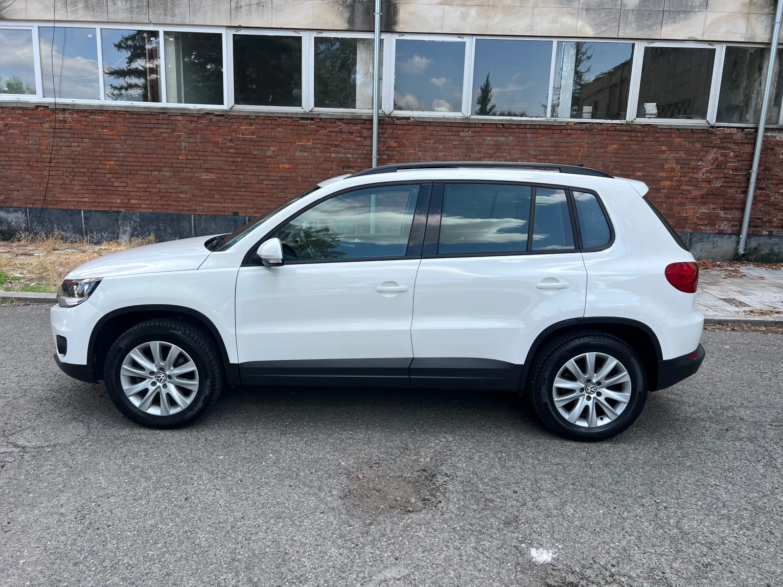 VW Tiguan 2.0 TSI 4MOTION - изображение 8